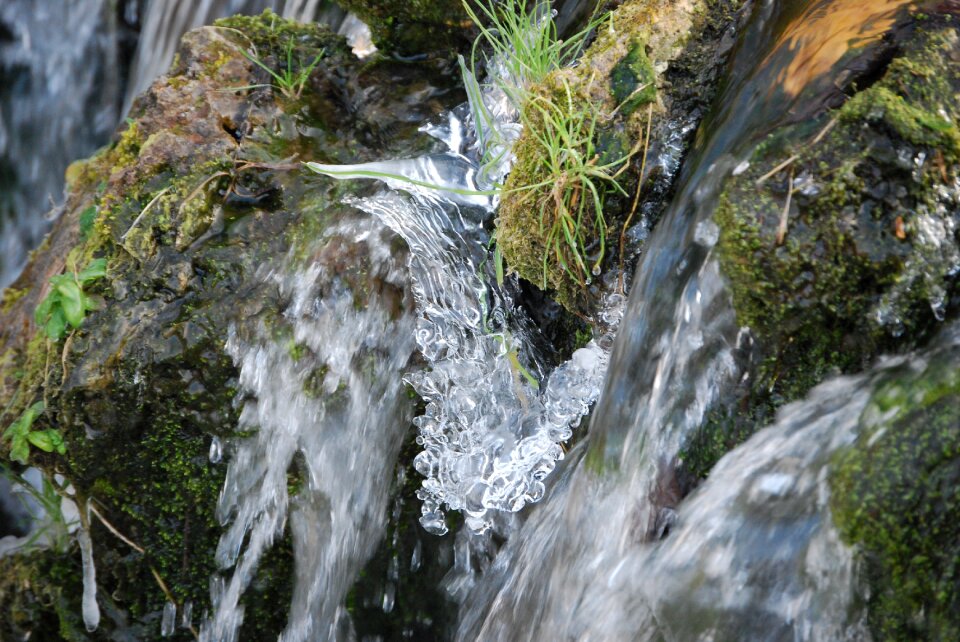 Cascade gel frozen water