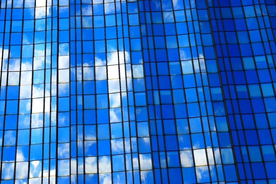 Mirroring glass blue