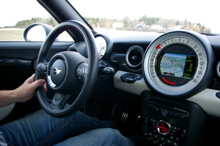 Sliding steering wheel act