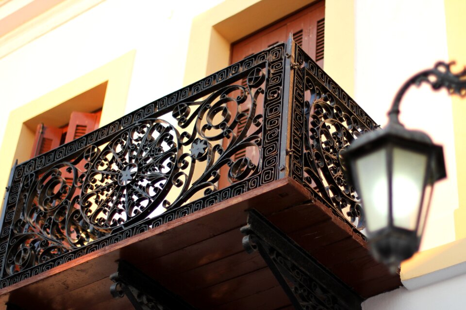 Island architecture traditional