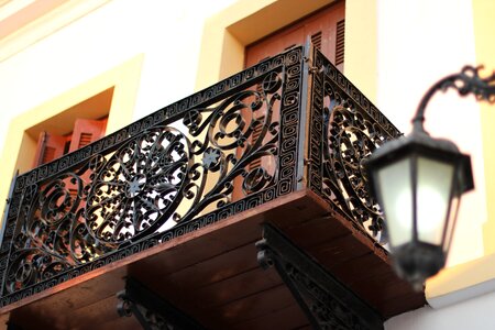 Island architecture traditional