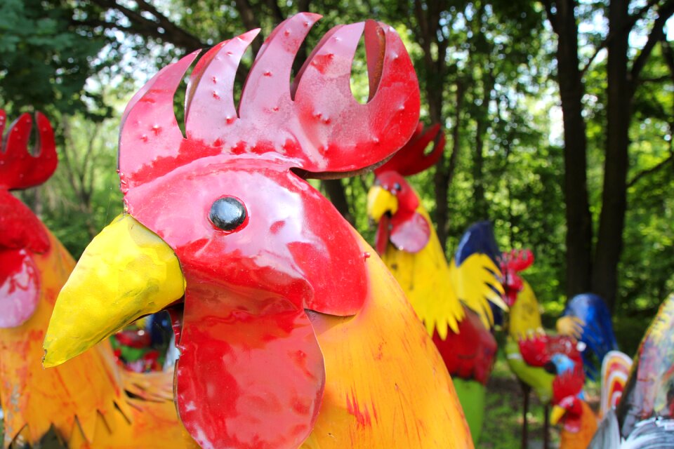 Rooster metal red