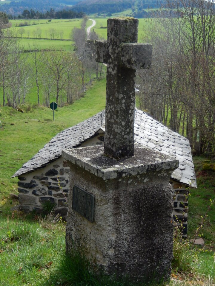 Cross pierre chapel