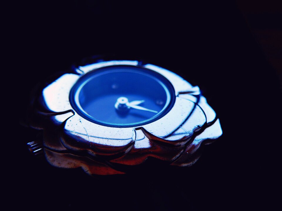 Dial the hands silver