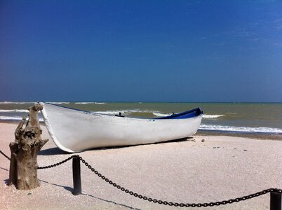 Beach boat chain