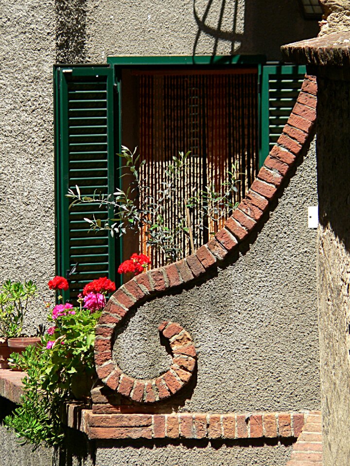 Railing tuscany house entrance