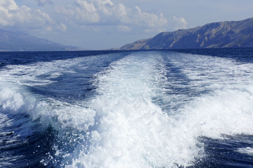 Fast water powerboat