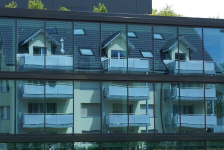 Mirror mirroring residence