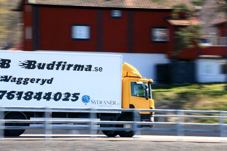 Freeway courier service house