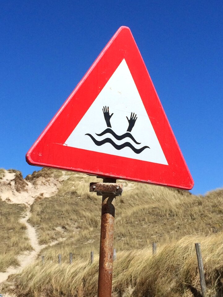Drowning sea go under