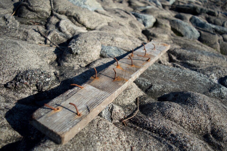 Board nails nail board