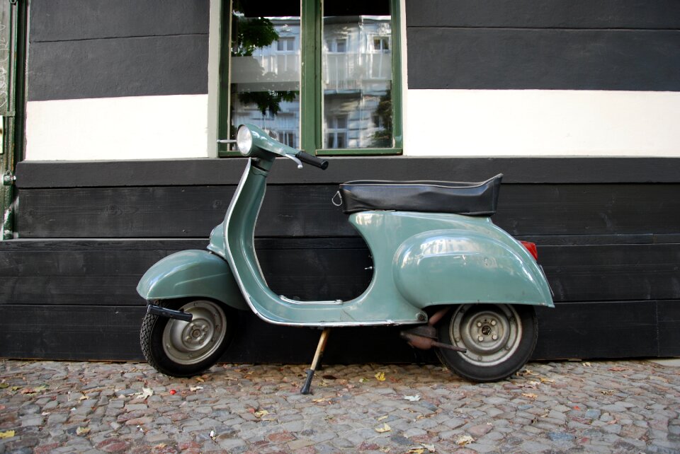 Motor scooter vespa cult