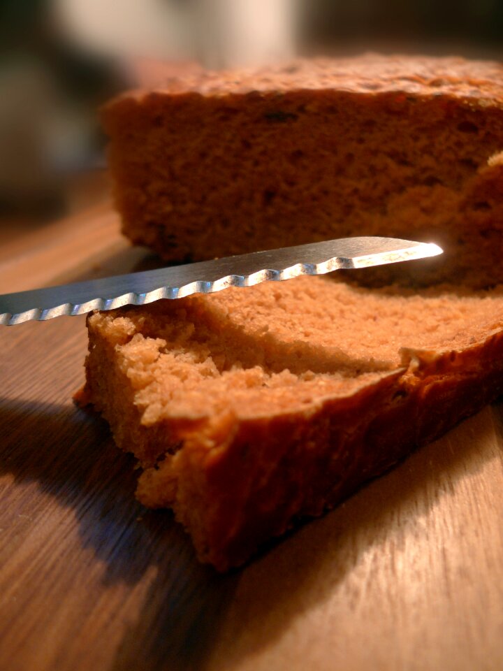 Bread cutting board knife