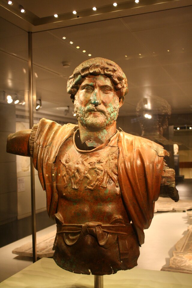 Ruin history statue