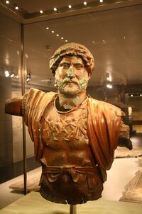 Ruin history statue