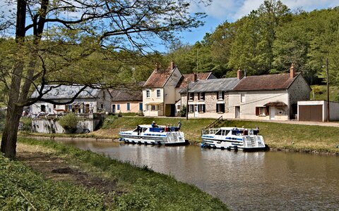 Navigation marina channels
