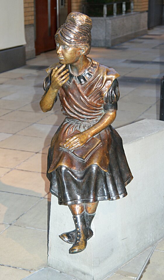 Sculpture woman art