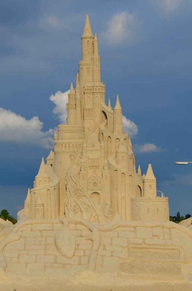 Sculpture sand artwork