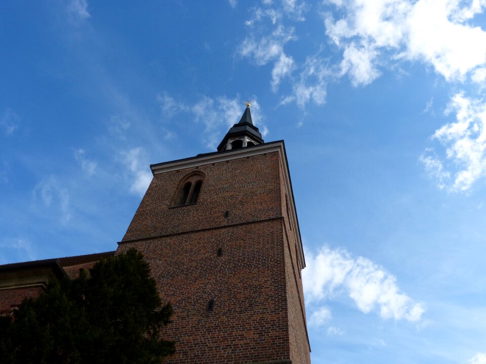 Church building spire photo