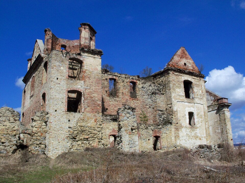 Caramel the ruins of the the monastery