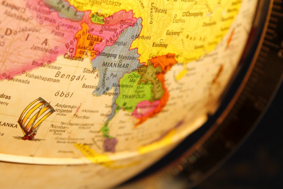 Globe graphics show