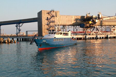 Sea port ships