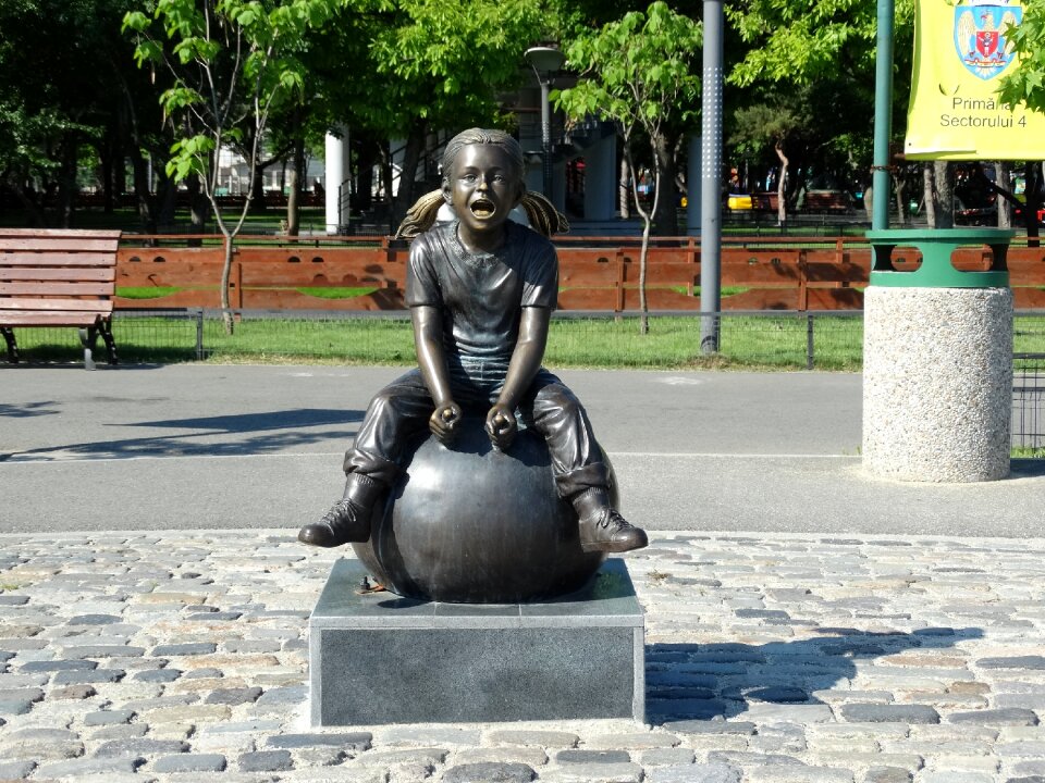 Statue stone park