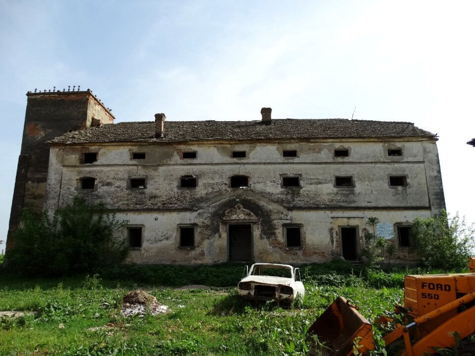 Degraded mansion barn