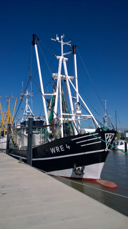 Fishing vessel wremen fishing