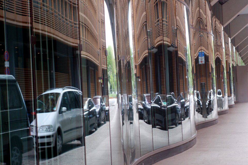 Cars ripple movement