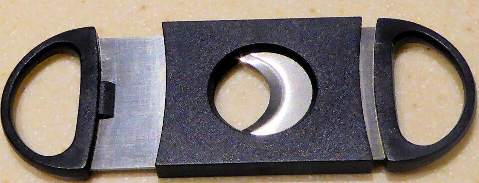 Stainless steel blades black plastic casing