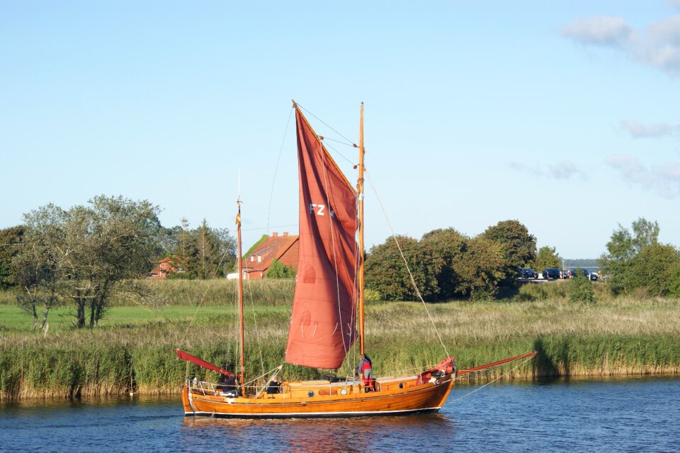 Summer boat shipping