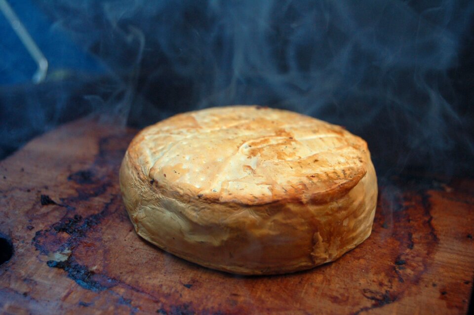 Camembert grill smoke