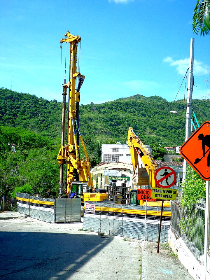Machinery construction bridge