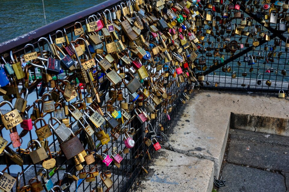 Paris bridge castles