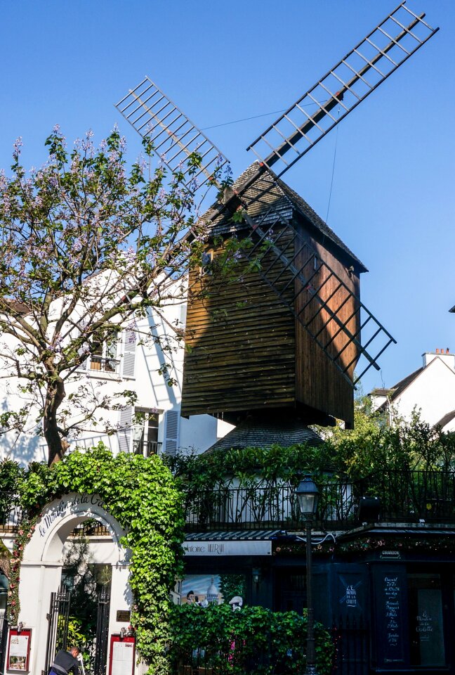 Moulin rouge mill montmartre