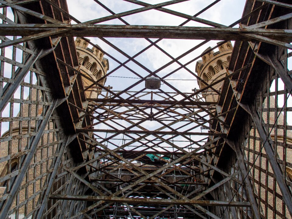 Bridge monument architecture