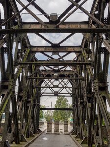 Bridge monument architecture