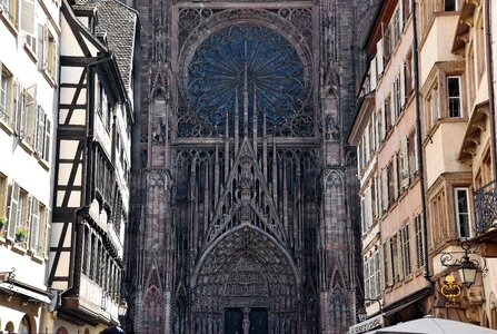 Facade gothic religion