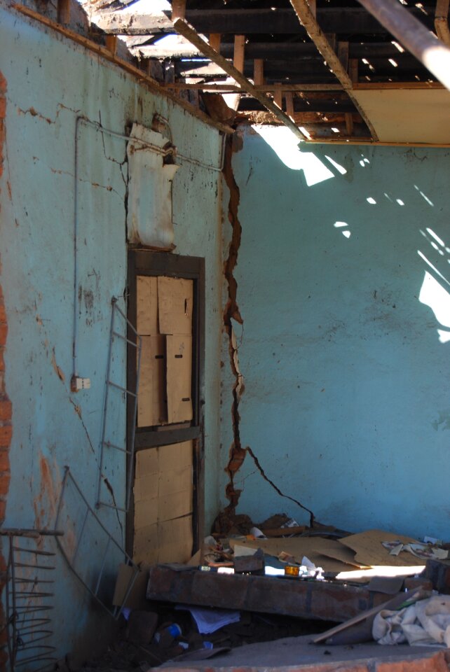 Destruction house natural