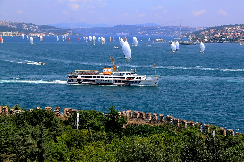 Race marine boats