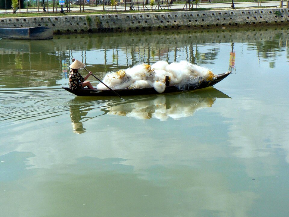 Hoi-an boat fisherman