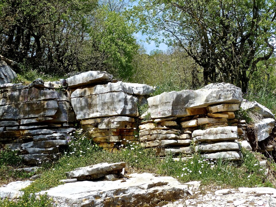 Wall geology feature