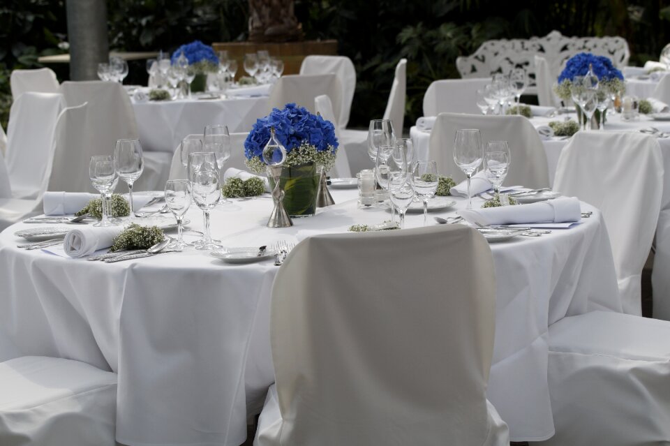 Festive dining tables eat