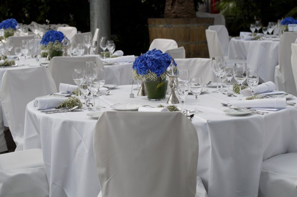 Festive dining tables eat