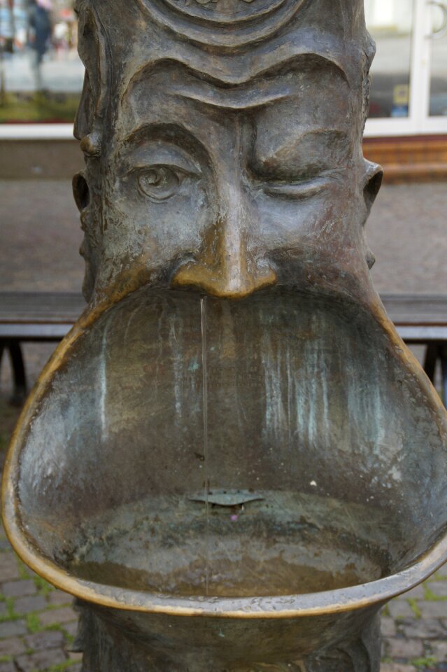 Runny nose sniff sculpture