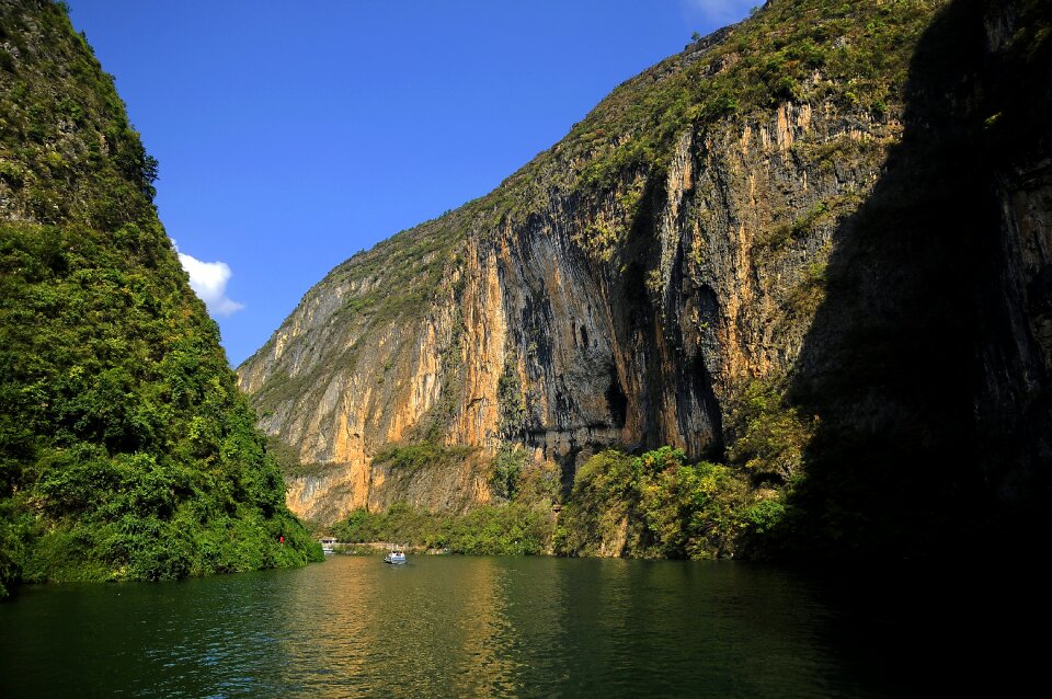 China the yangtze river small three gorges