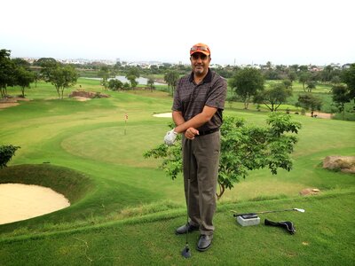 Man green golf