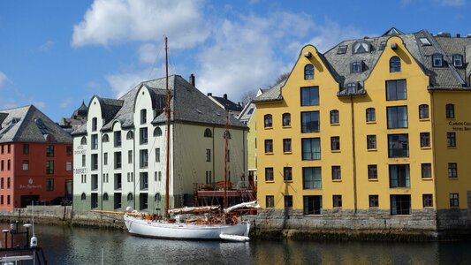 Boat water buildings