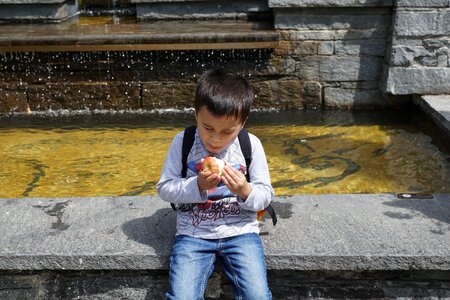 Boy apple eat
